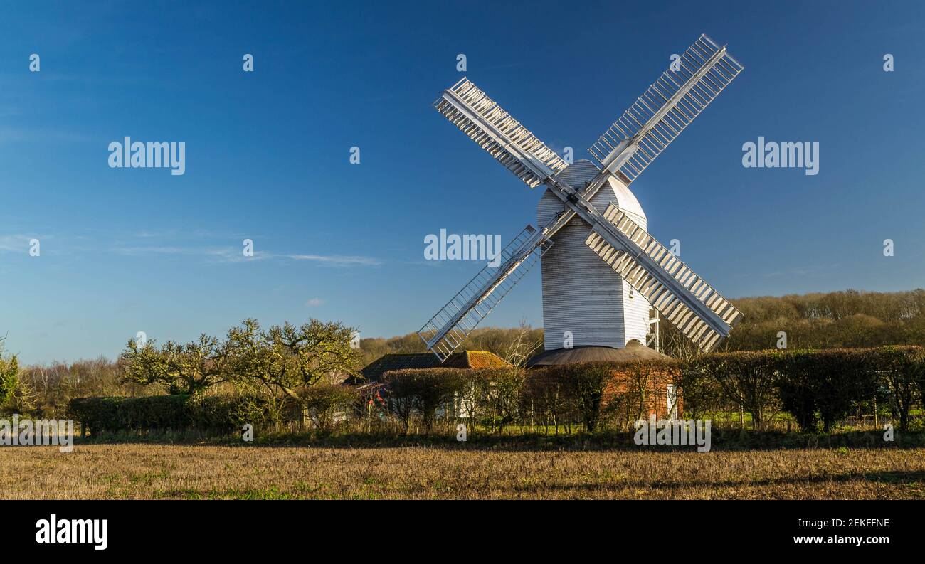 Upthorpe Mill, Stanton, Suffolk, England. Mit vollen Segeln und ohne Menschen. Stockfoto