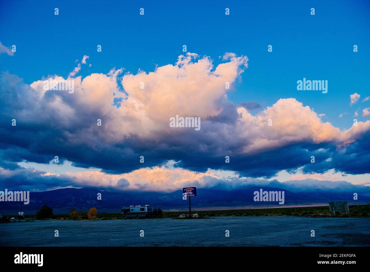 Blauer Himmel mit Wolken über dem Great Basin National Park, Nevada, USA Stockfoto