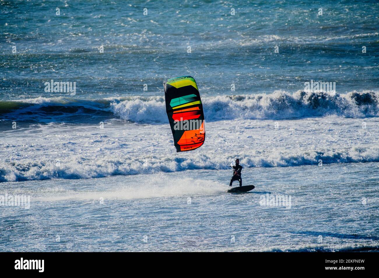Windsurfer im Meer, Myers Creek Beach, Gold Beach, Oregon, USA Stockfoto
