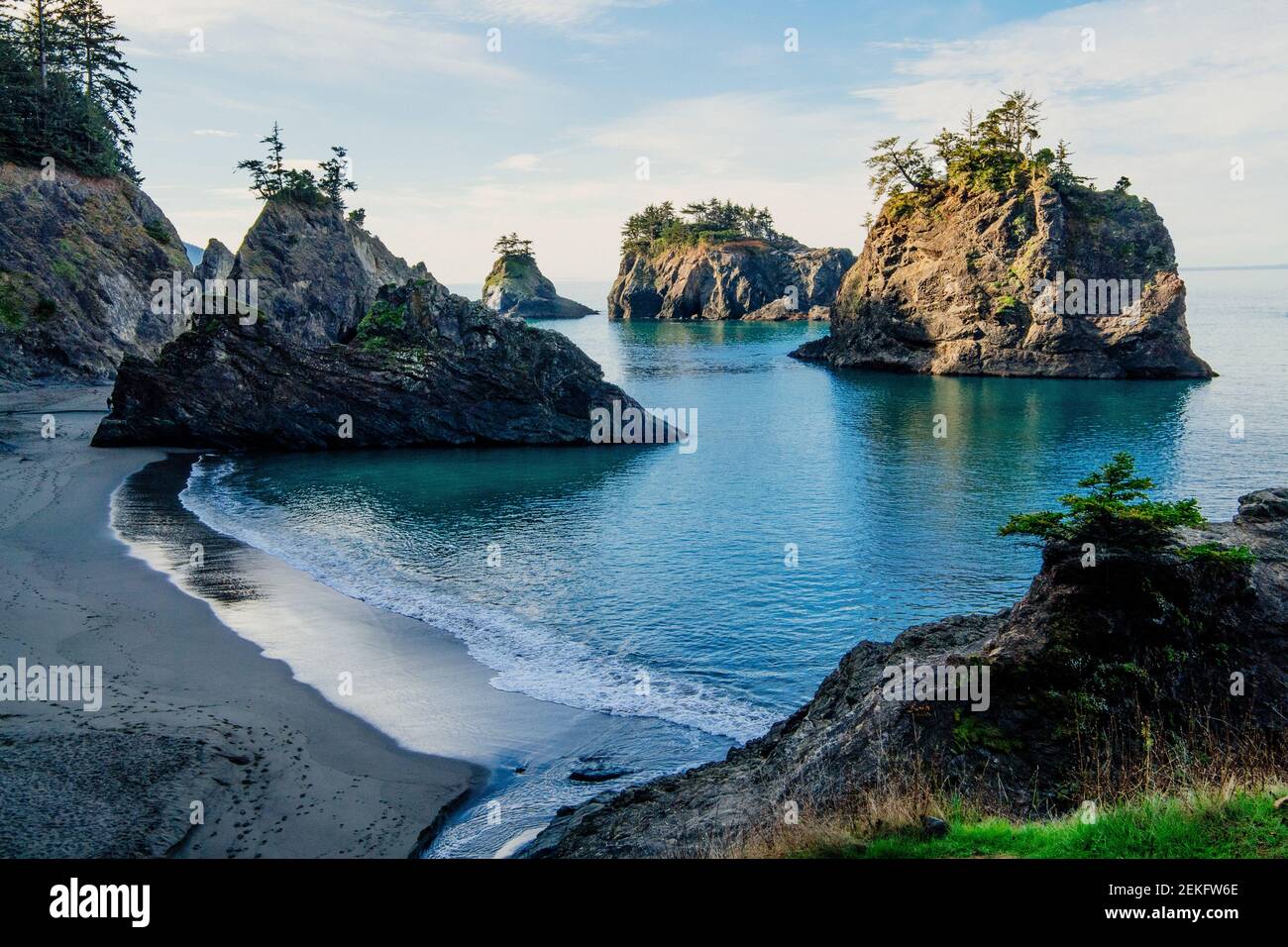 Küste des blauen Meeres, Samuel H. Boardman State Park, Brookings, Oregon, USA Stockfoto