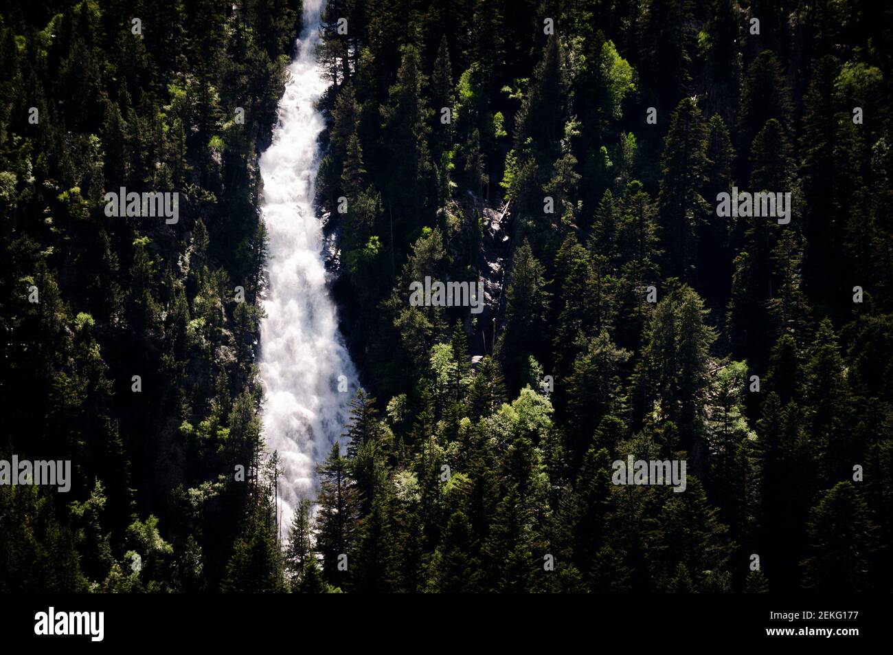 Comials Wasserfall, in der Nähe des Bonaigua Gebirgspass (Pyrenäen, Aigüestortes und Nationalpark Estany de Sant Maurici, Katalonien, Spanien) Stockfoto
