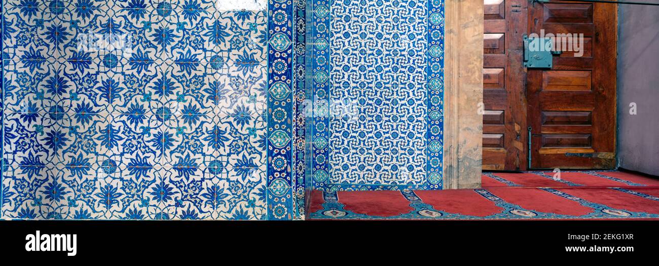 Iznik Fliesen in der Rustem Pasa Moschee, Istanbul, Türkei Stockfoto