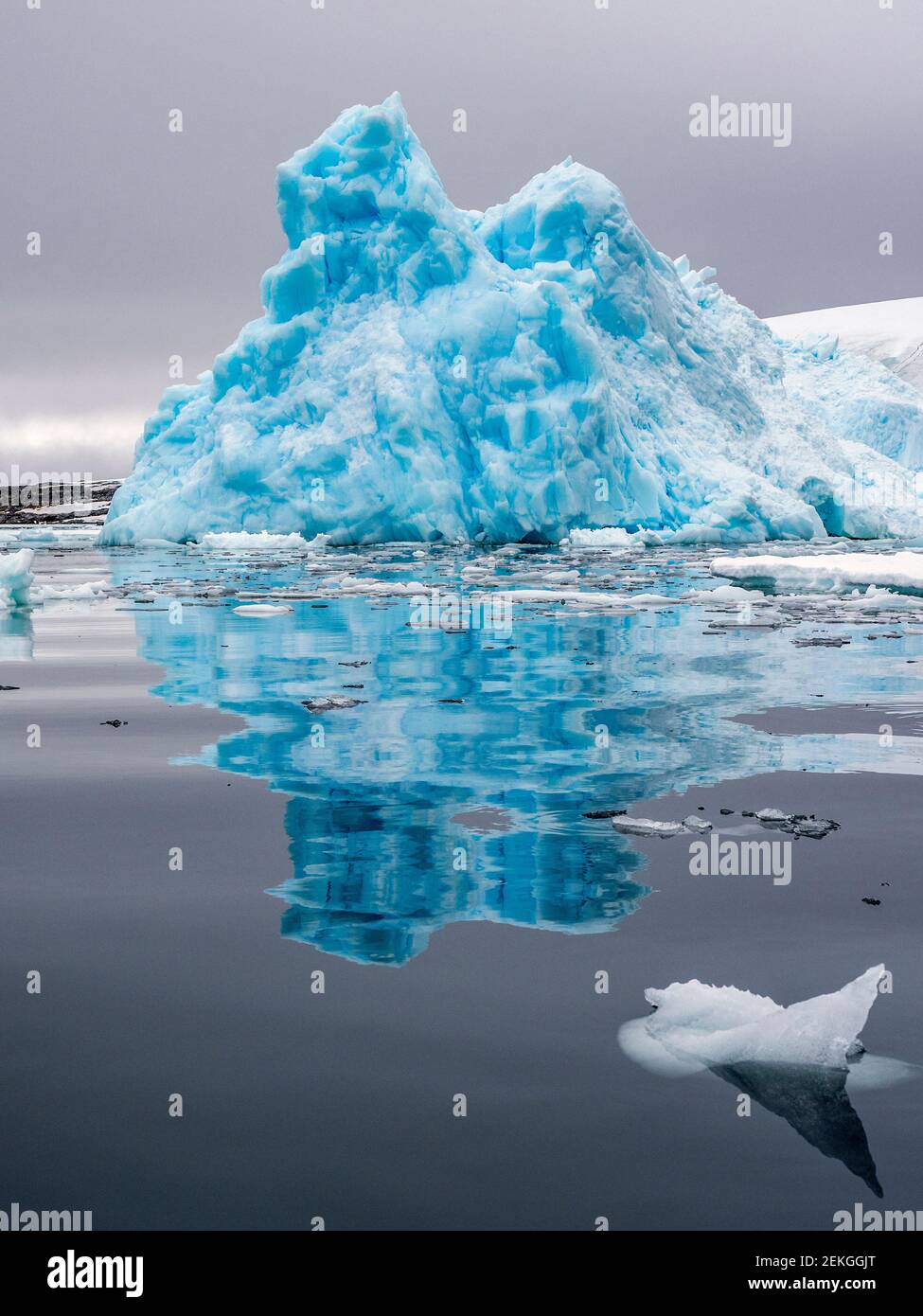 Landschaft mit Eisberg, Fischinseln, Antarktis Stockfoto