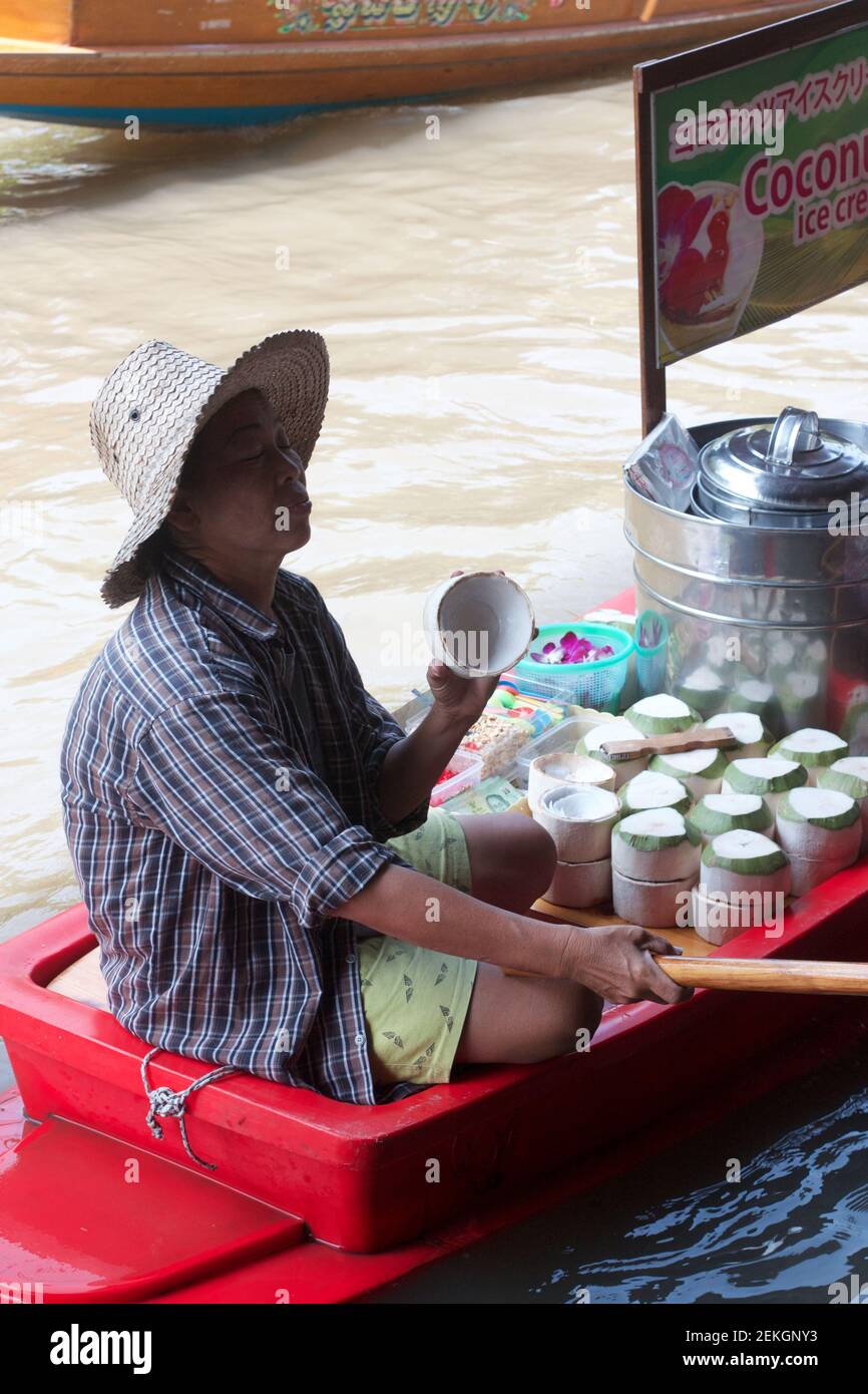 Thailändischer Floating Market Stockfoto