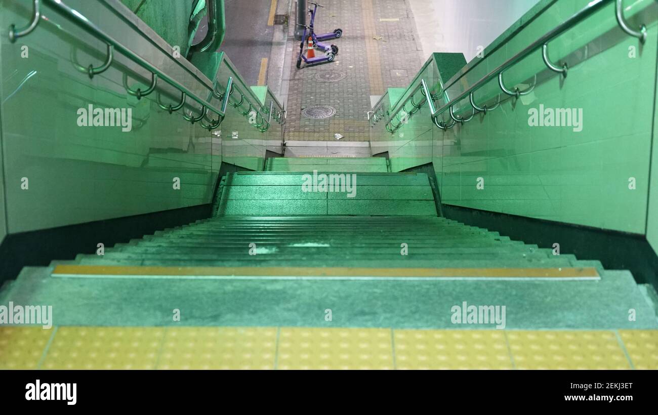 Die Treppe des Bahnhofs Guui der Metrolinien 2 in Seoul, Korea Stockfoto