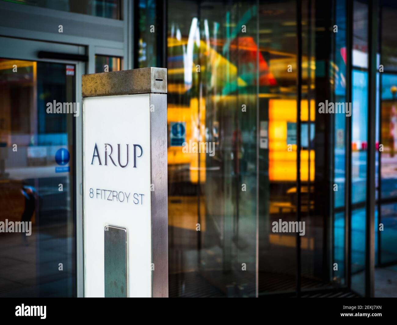 Arup Group Head Office Fitzrovia London - der Hauptsitz der Arup Group, einem Engineering & Design Unternehmen, das 1946 von Ove Arup gegründet wurde. Arch Sheppard Robson. Stockfoto