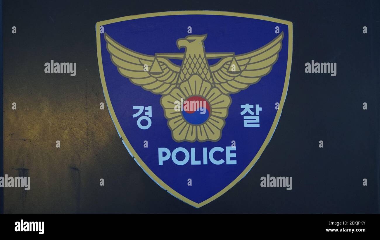 Koreanisches Polizeizeichen-Symbol an der Wand Stockfoto