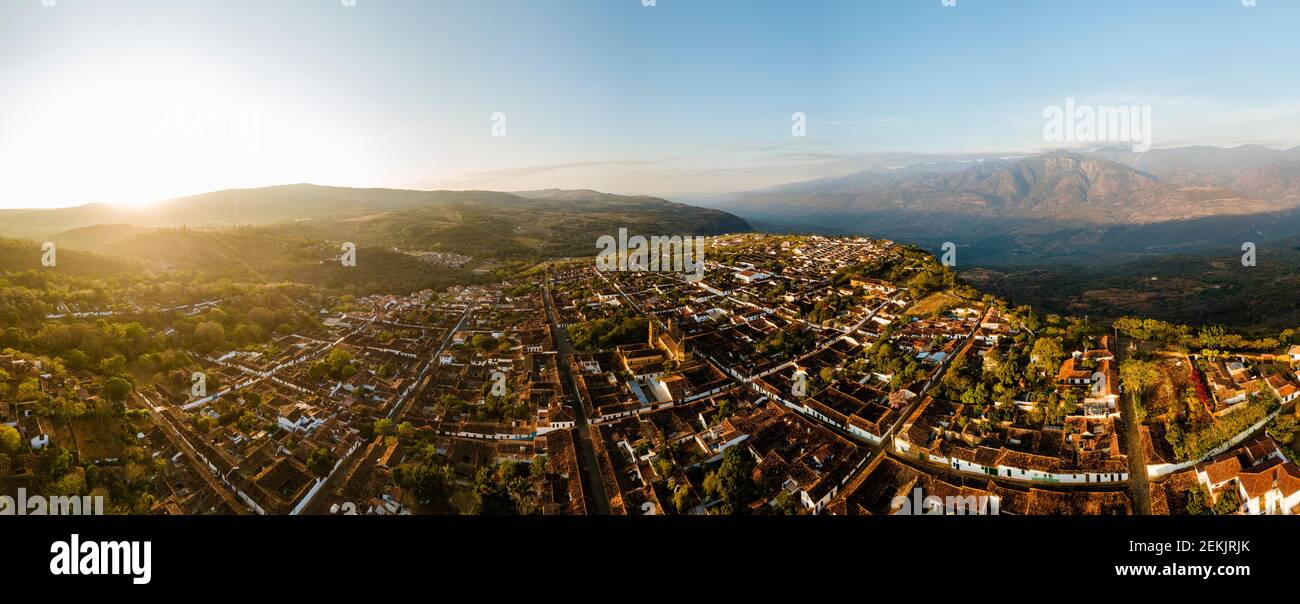 Luftaufnahme von Barichara bei Sonnenaufgang, Santander, Kolumbien Stockfoto