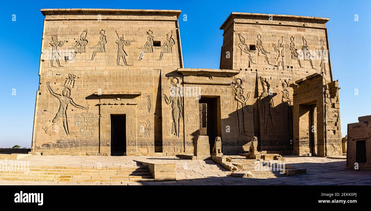 Fassade des Tempels von Isis in Philae, Assuan, Ägypten Stockfoto