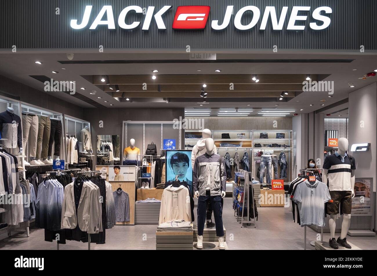 Dänische Mode Bekleidungsmarke Jack Jones Geschäft in Hongkong. (Foto von  Budrul Chukrut / SOPA Images/Sipa USA Stockfotografie - Alamy