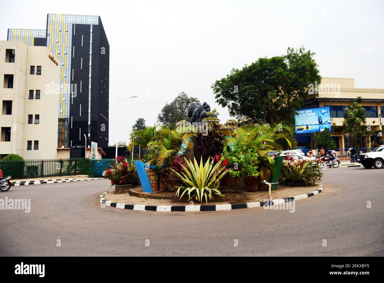 Statue von Gorillas Kreisverkehr im Zentrum von Kigali, Ruanda. Stockfoto