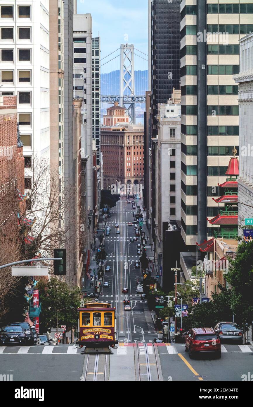 San Francisco - Oakland Bay Bridge von der California St Stockfoto