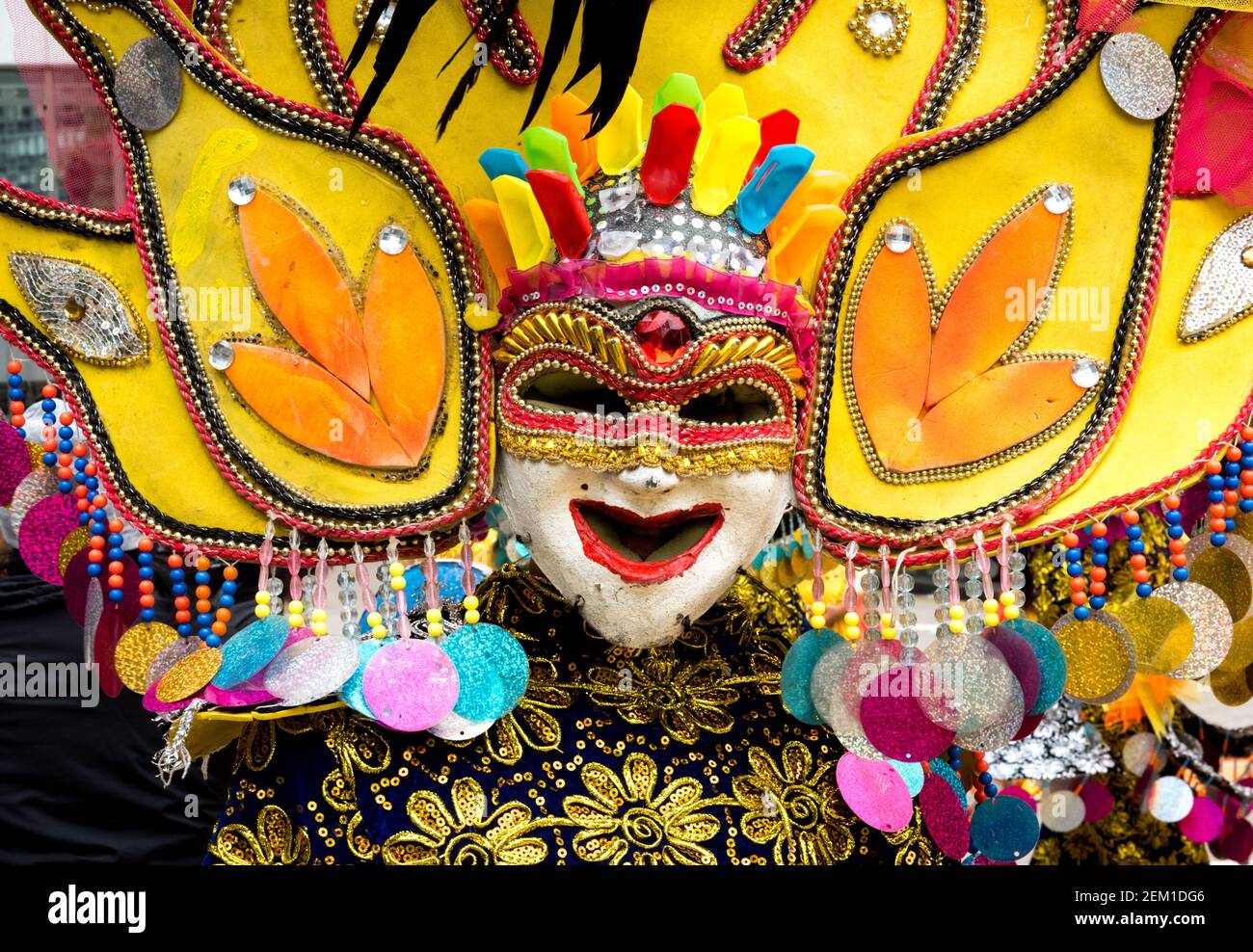 HONGKONG, CHINA - FEBRUAR 26: Ein philippinischer Hausangestellter pariert am Februar durch die gehobenen Straßen von Zentral-Hongkong, Hongkong SAR, China Stockfoto