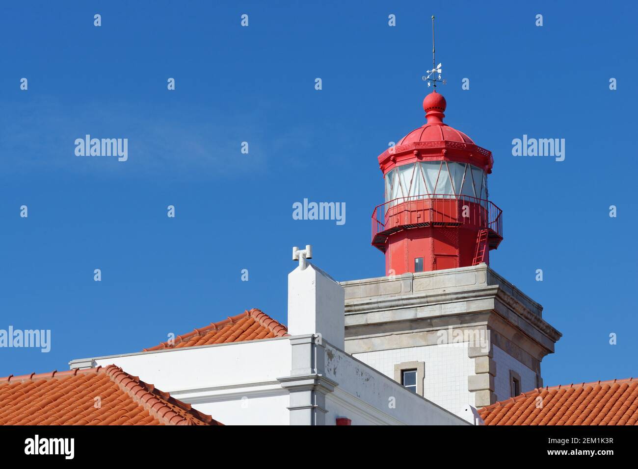 Leuchtturm oben in Cabo Da Roca, Portugal. Cabo da Roca ist der westlichste Punkt des europäischen Festlandes Stockfoto