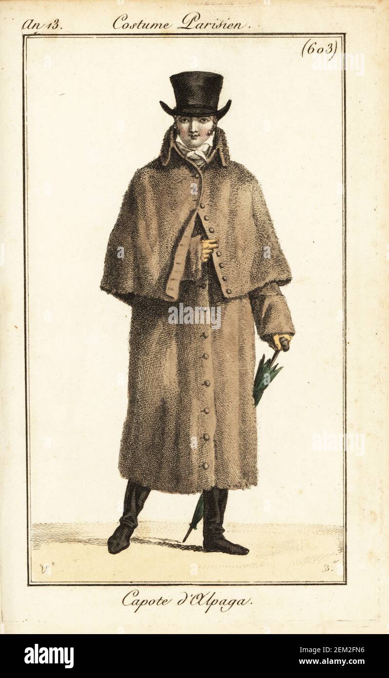 Französisch Dandy in Alpaka Fleece carrick Mantel. Er trägt einen Hut und hält einen Regenschirm. Capote d’alpada. Handkolorierter Kupferstich von Pierre-Charles Baquoy nach einer Illustration von Carle Vernet aus Pierre de la Mesangeres Journal des Modes et Dames, Paris, an 13, 1804. Stockfoto