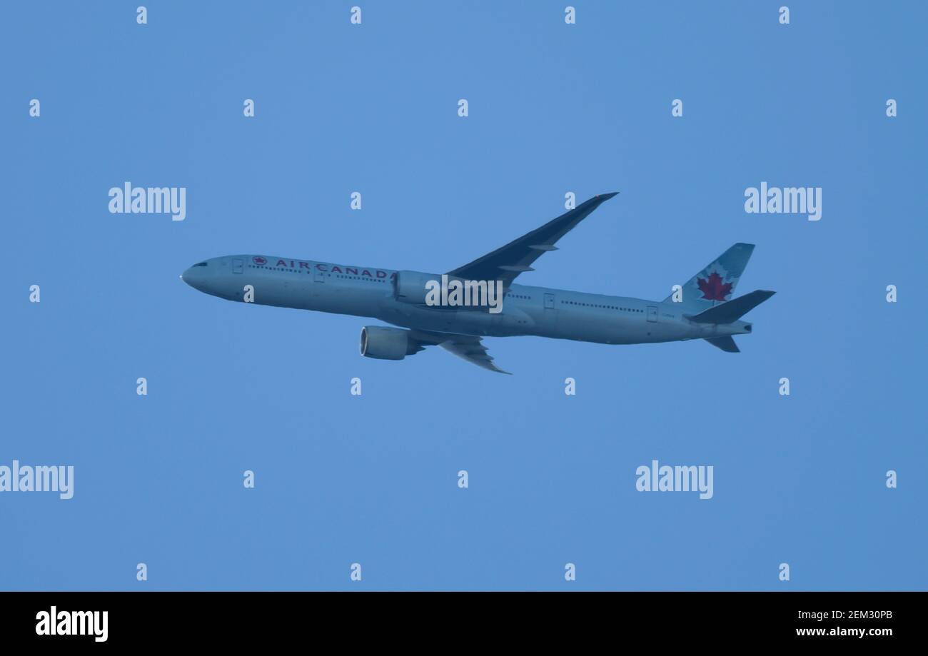 24. Februar 2021. Air Canada Boeing 777 C-FIVS nähert sich London Heathrow von Toronto. Kredit: Malcolm Park/Alamy Stockfoto