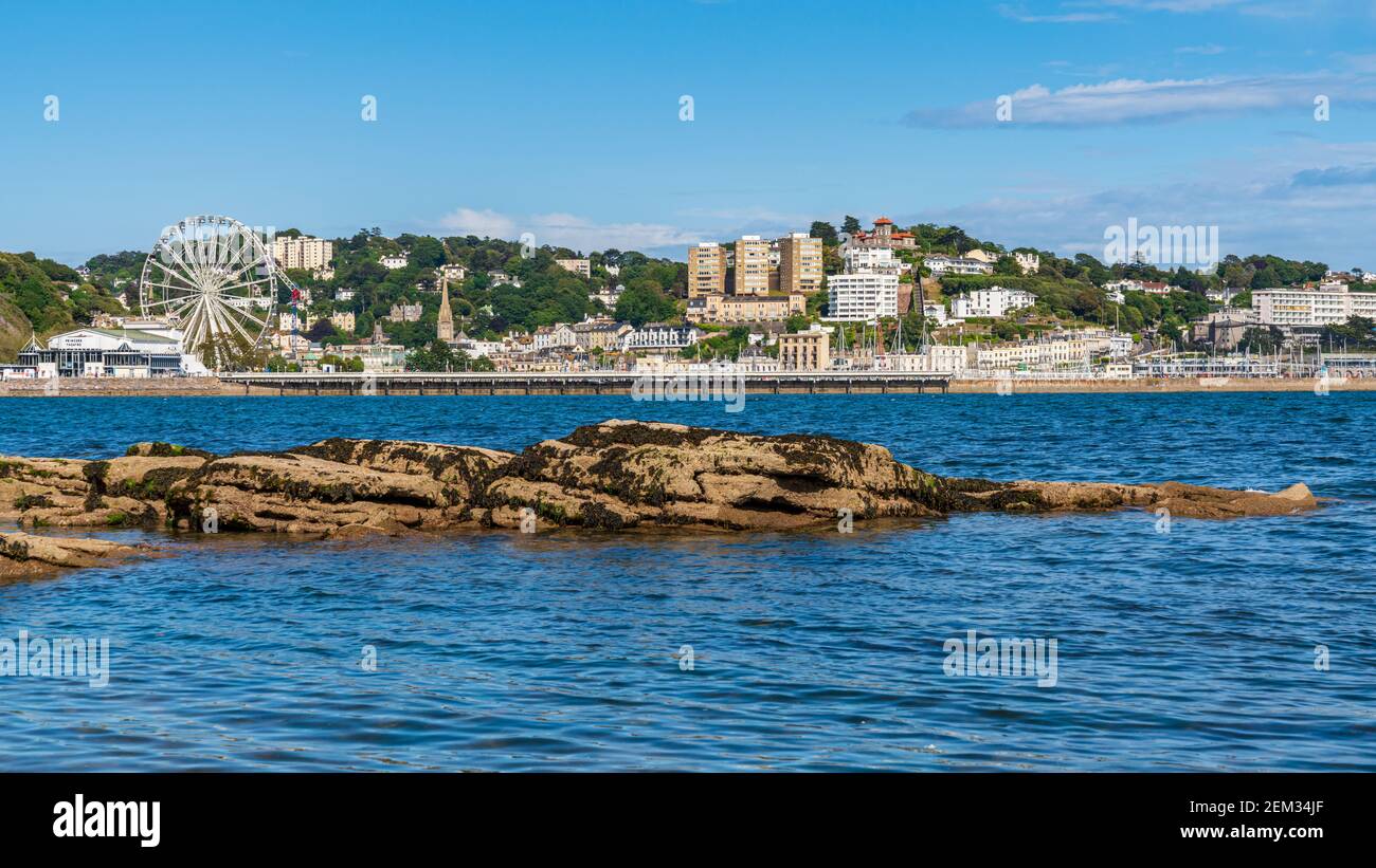 Torquay, Torbay, England, Großbritannien - Juni 04, 2019: Blick vom Torre Abbey Sands an der Marina und Torquay Stockfoto