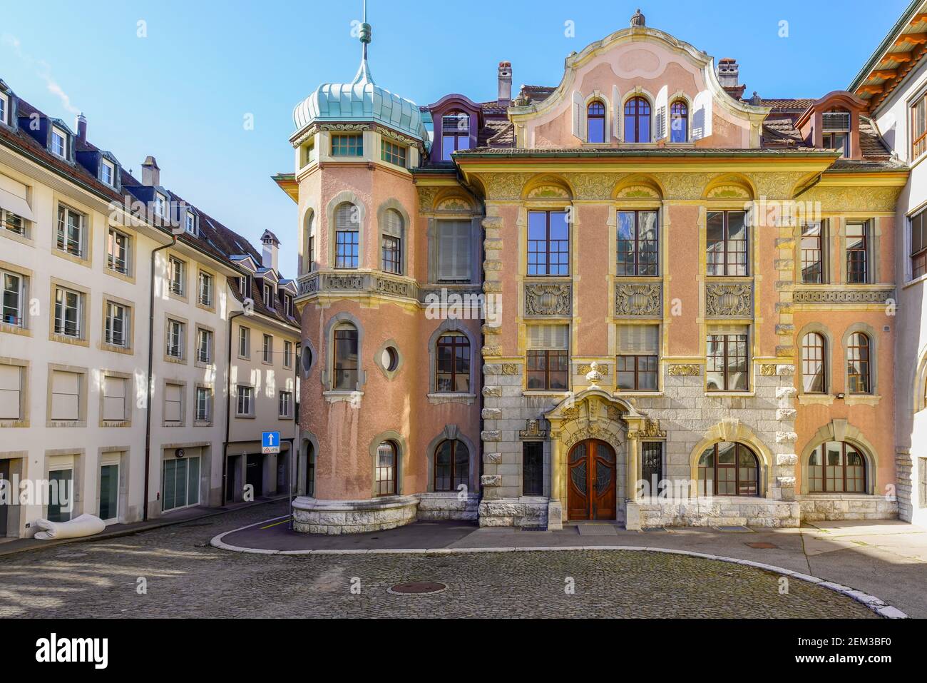 Die südliche Erweiterung des Solothurner Rathauses im Jugendstil wurde 1903 wieder aufgebaut. Kanton Solothurn, Schweiz. Stockfoto