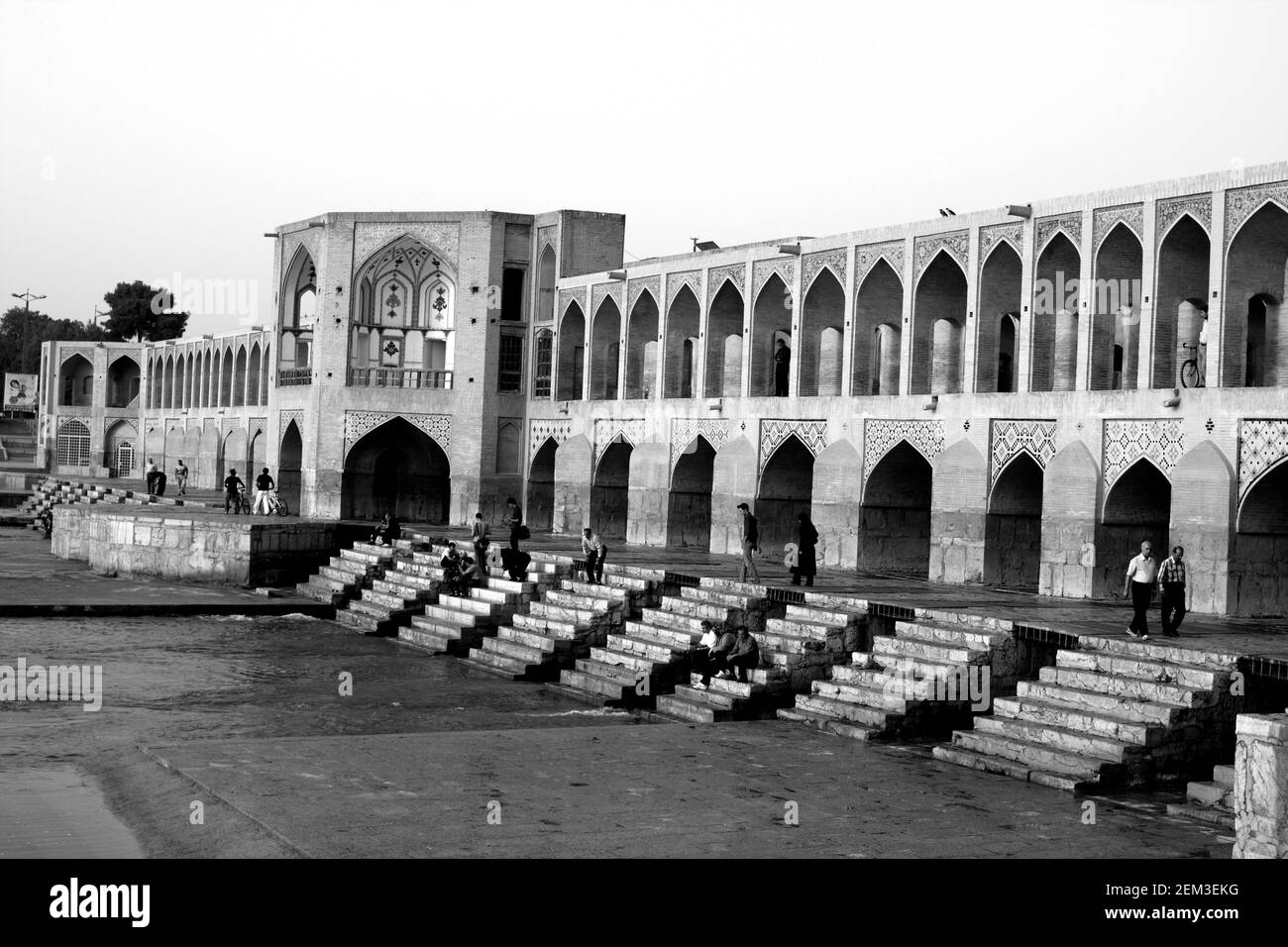 Monochrom, schwarz-weiß, Bild der Khaju-Brücke, Isfahan, Iran Stockfoto
