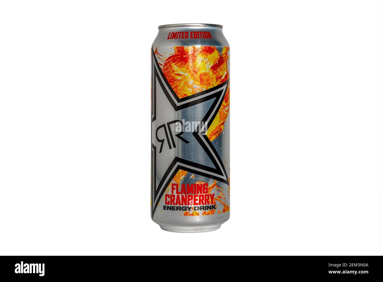 Rockstar Energy Drink Dose mit flammendem Cranberry Geschmack Geschmack isoliert Auf weißem Hintergrund isoliert Stockfoto