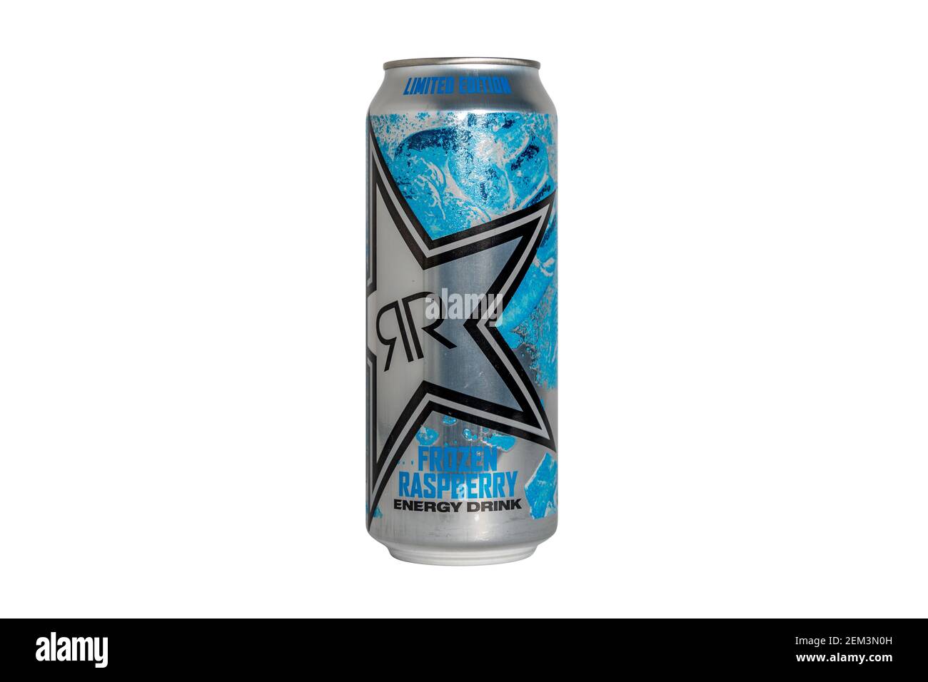 Silberblaue Rockstar Energy Drink Dose mit gefrorener Himbeere Geschmack Geschmack auf einem weißen Hintergrund isoliert Stockfoto