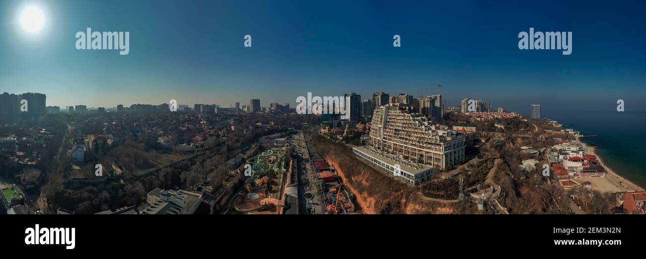 Spektakuläres Panorama von Arcadia in Odessa Ukraine. Drohnenaufnahmen, Winterzeit, natürliches Licht. Stockfoto