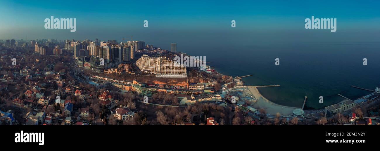 Spektakuläres Panorama von Arcadia in Odessa Ukraine. Drohnenaufnahmen, Winterzeit. Stockfoto