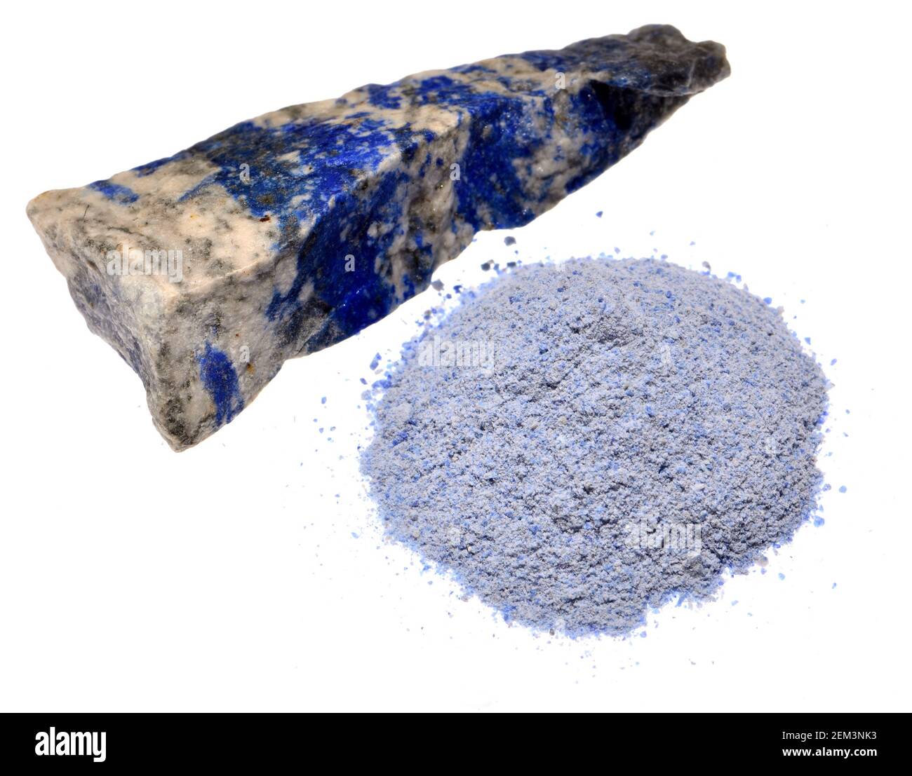 Lapis Lazuli, gemahlen zu einem Pulver, um das Pigment Ultramarin zu schaffen Stockfoto