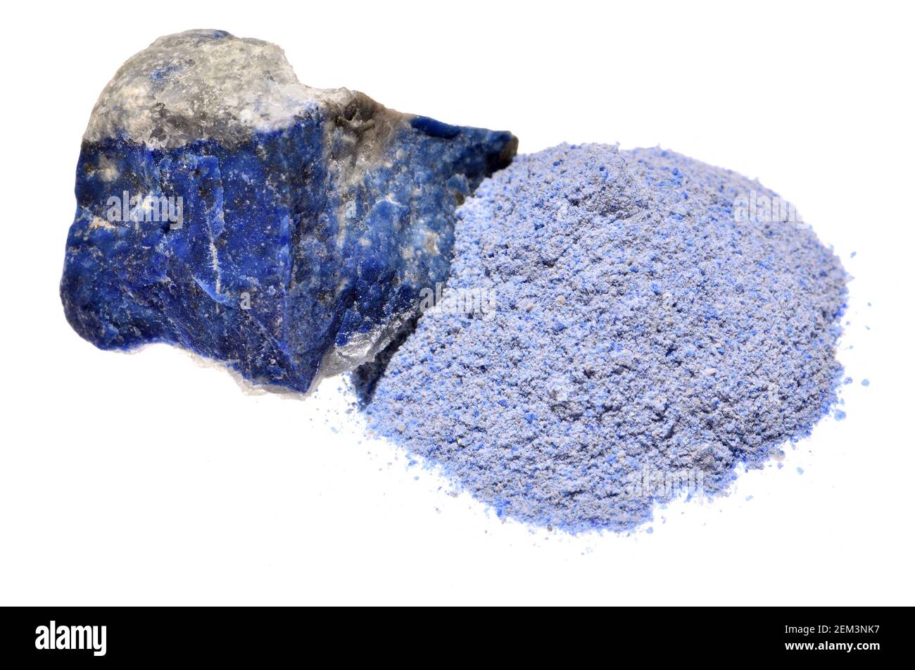 Lapis Lazuli, gemahlen zu einem Pulver, um das Pigment Ultramarin zu schaffen Stockfoto