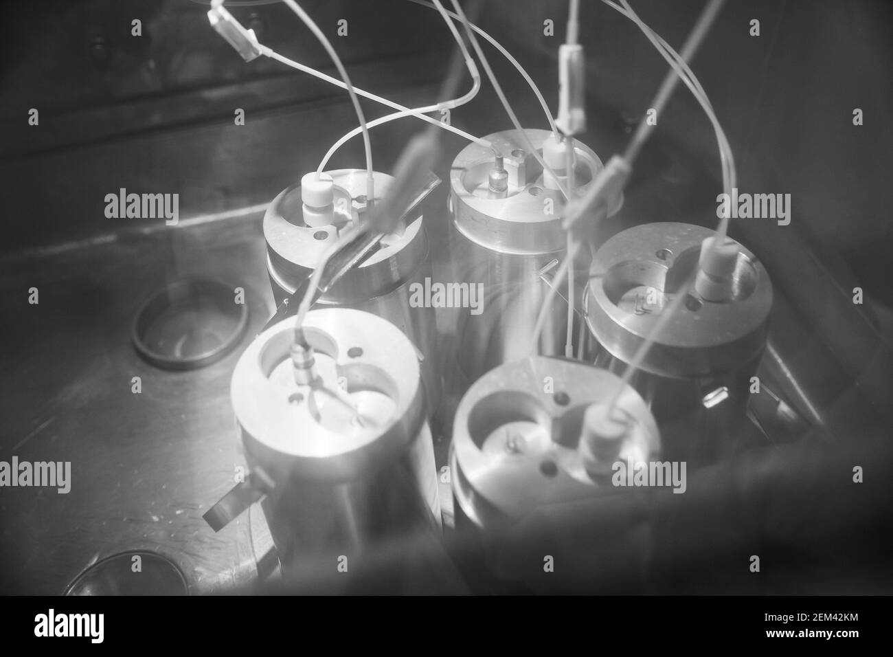 Pharmazeutische Produktionslinie. Impfstoff aus Epidemie, Krebs, Krankheitsvirus. Stockfoto