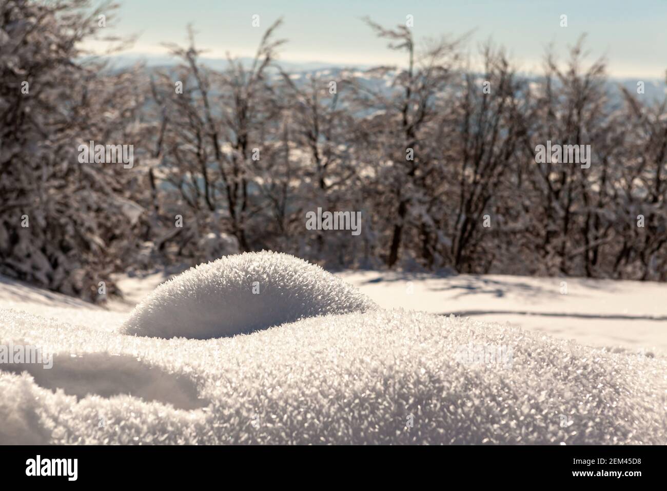 Eine schneebedeckte Landschaft Tschechien - Pustevny, Beskiden, Radegast, Radhost Stockfoto