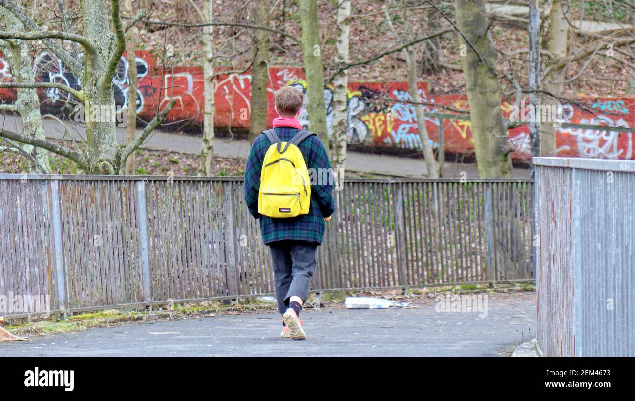 Glasgow, Schottland, Großbritannien, 24th. Februar 2021, Lockdown Mittwoch sah eine Fortsetzung der erzwungenen Dystopie als Menschen wanderten allein in einer leeren Stadt mit wenig Handel oder Gruppenaktivität. Credit Gerard Ferry/Alamy Live News Stockfoto