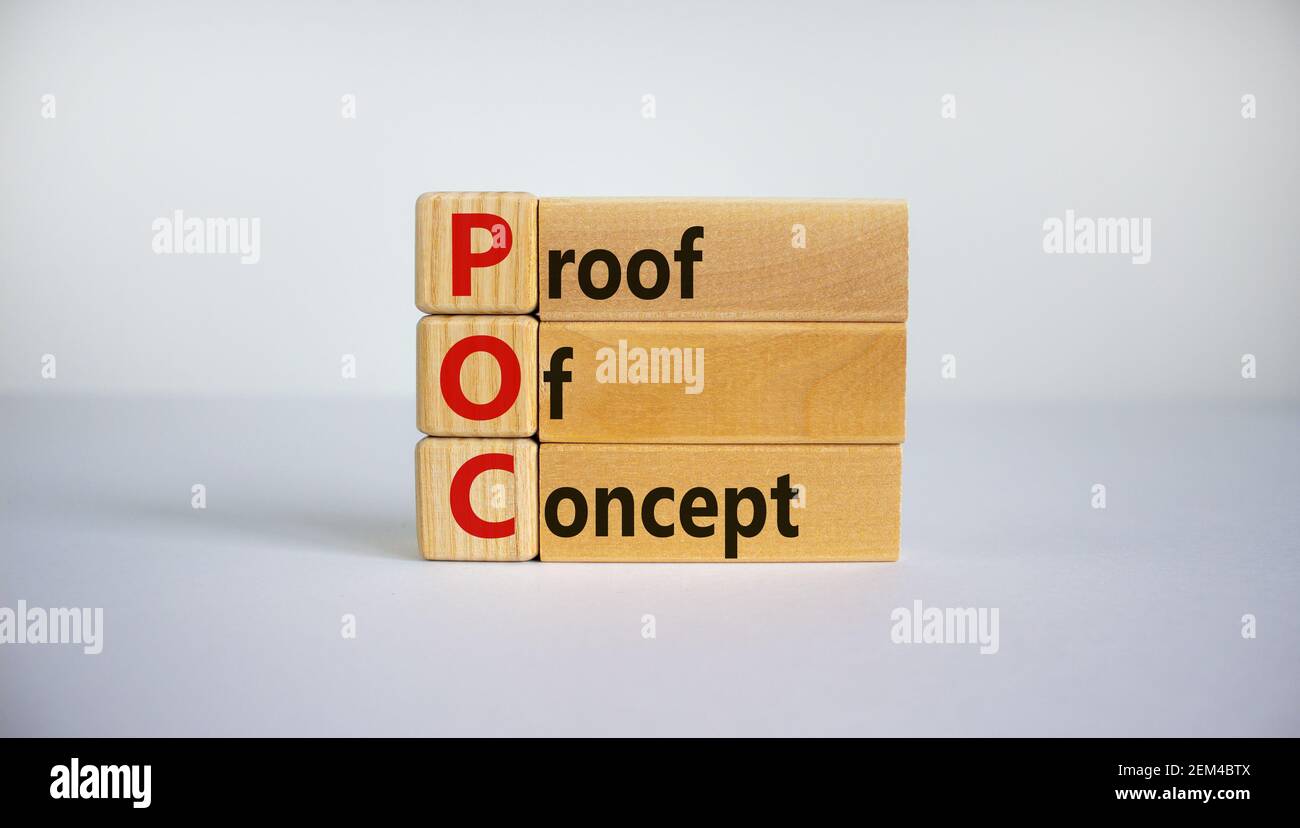 POC, Proof-of-Concept-Symbol. Holzwürfel und Blöcke mit den Worten POC, Proof of Concept. Schöner weißer Hintergrund. Business und POC, Proof of Concept Stockfoto