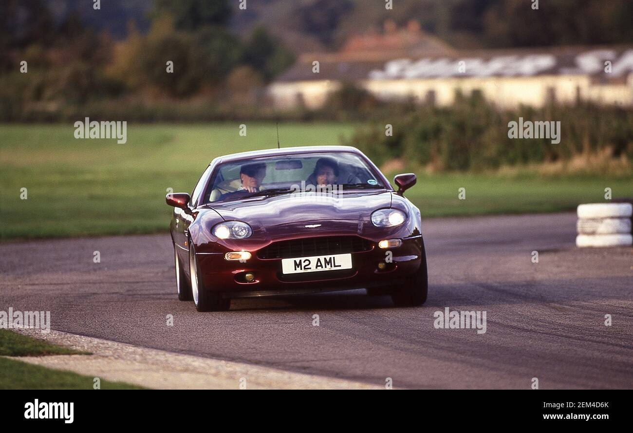 Fahren eines Aston Martin DB7 1994 Stockfoto