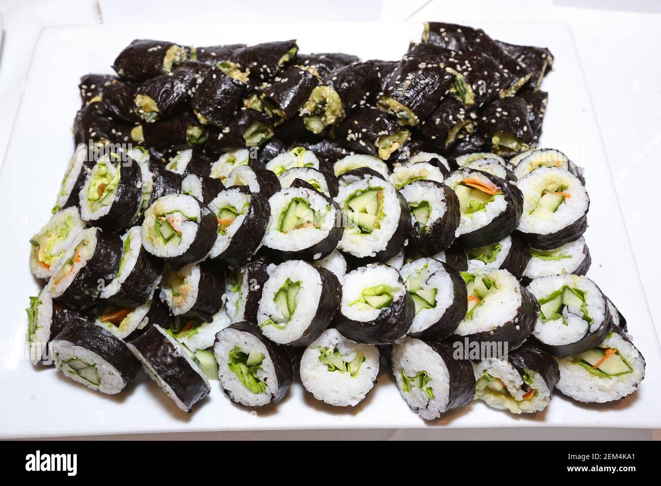 Zubereitetes Sushi als Canape serviert Stockfoto