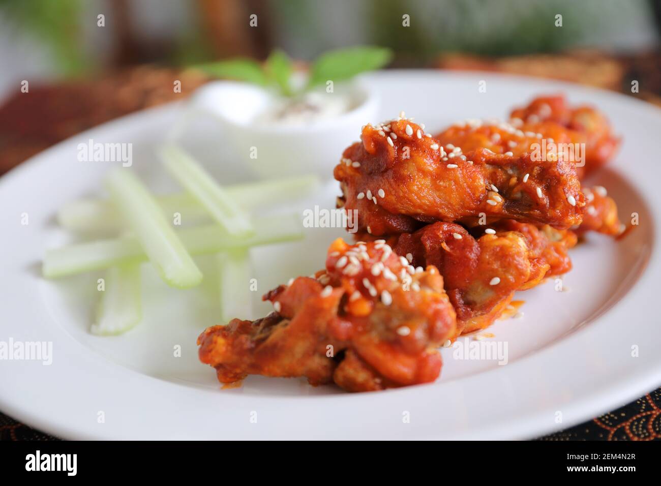 Buffalo Wings, gebratenes Huhn mit warmen und würzigen Sauce Stockfoto