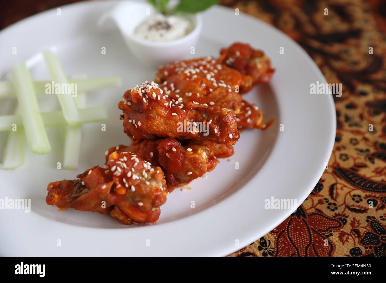 Buffalo Wings, gebratenes Huhn mit warmen und würzigen Sauce Stockfoto