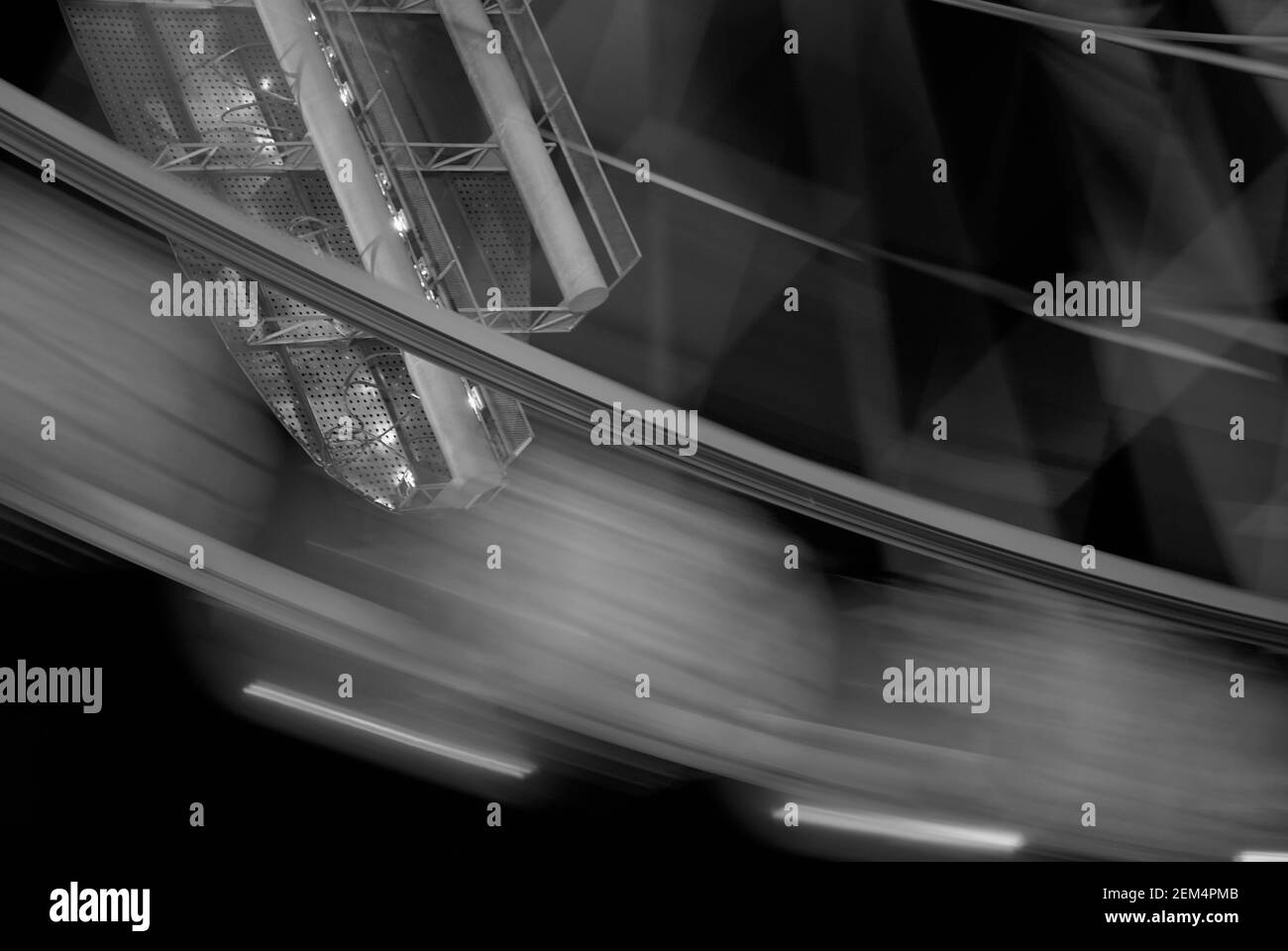 Low-Angle-Ansicht einer Achterbahn Stockfoto