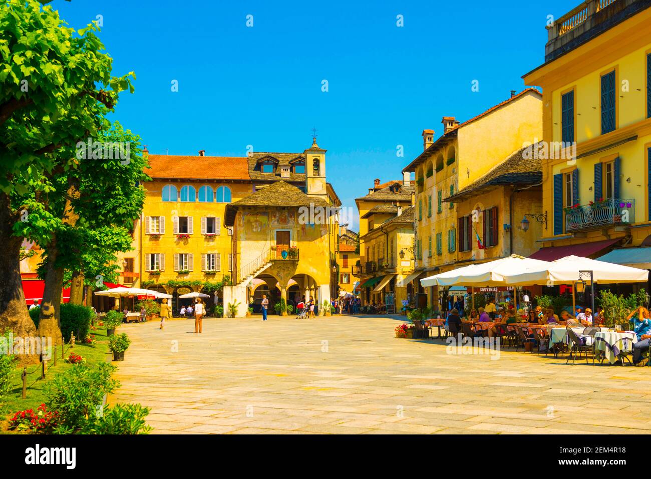 Stadt Orta in einem sonnigen Tag in Piemont, Italien. Stockfoto