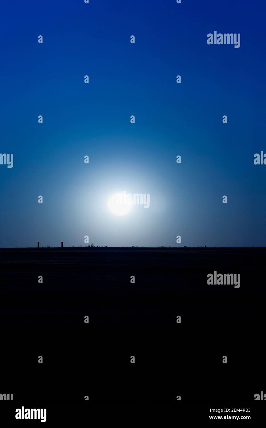 Sonnenuntergang über einer Landschaft Stockfoto