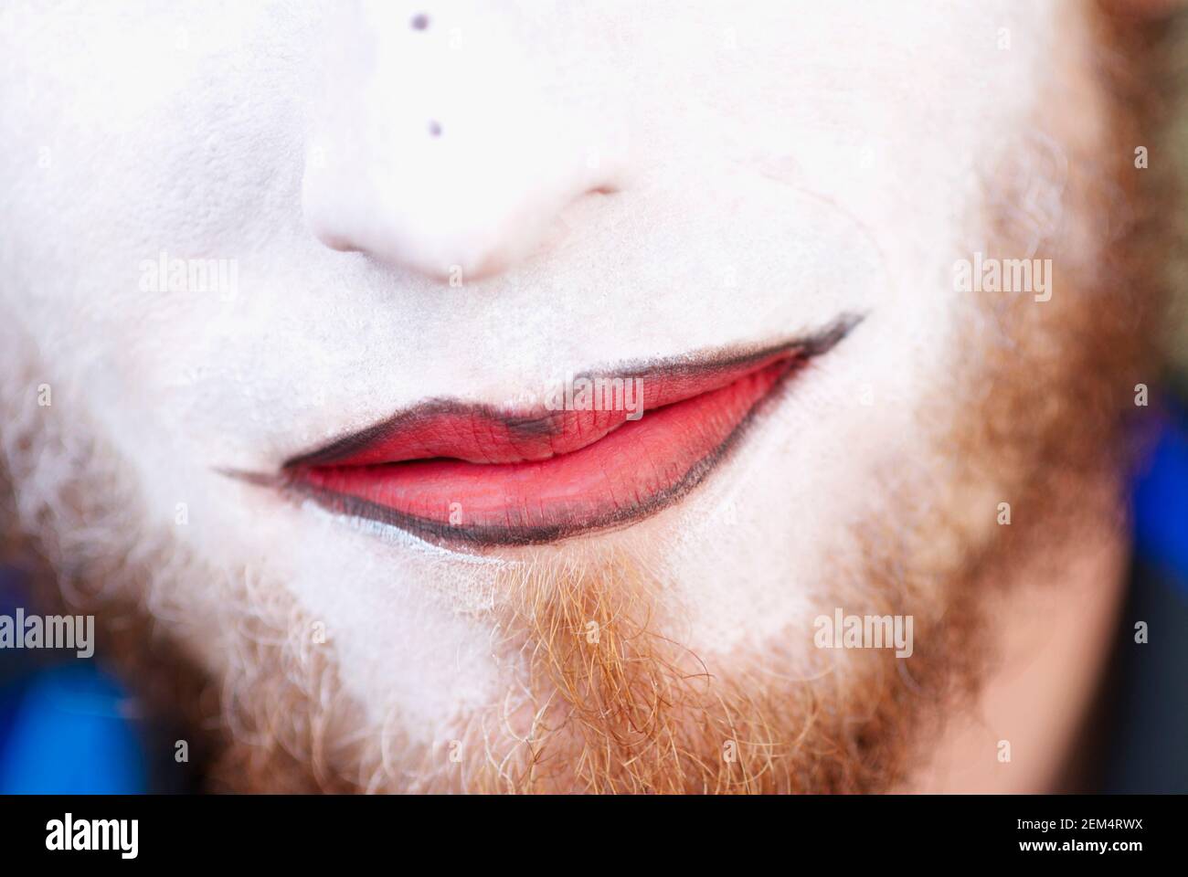 Nahaufnahme eines Mitte erwachsenen Mannes geschminkten Lippen Stockfoto