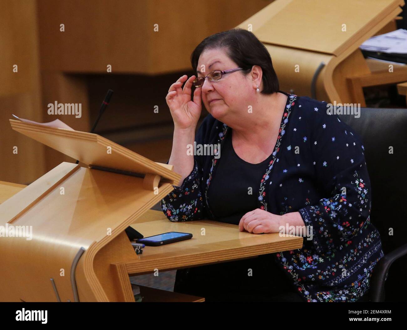 Jackie Baillie, der Vorsitzende der schottischen Labour-Partei, in der Debattierkammer des schottischen Parlaments in Edinburgh, beantwortet als Lord Advocate James Wolffe QC eine dringende Frage zur Untersuchung des Umgangs mit den Anschuldigungen von Alex Salmond. Bilddatum: Mittwoch, 24. Februar 2021. Stockfoto