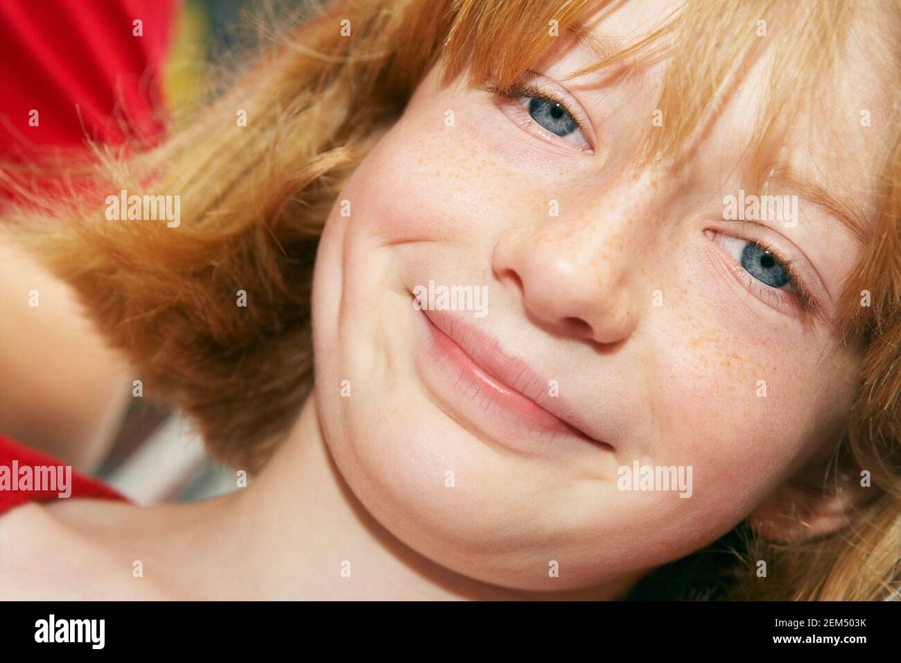 Porträt eines Mädchens, das Lächeln auf den Lippen Stockfoto
