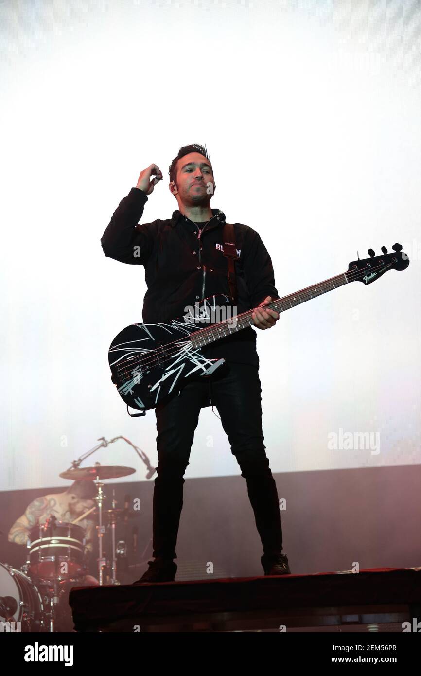 Pete Wentz von Fall Out Boy auf der Hauptbühne am 3. Tag des 2016 Reading Festival. Bilddatum: Sonntag, 28. August 2016. Bildnachweis shou Stockfoto