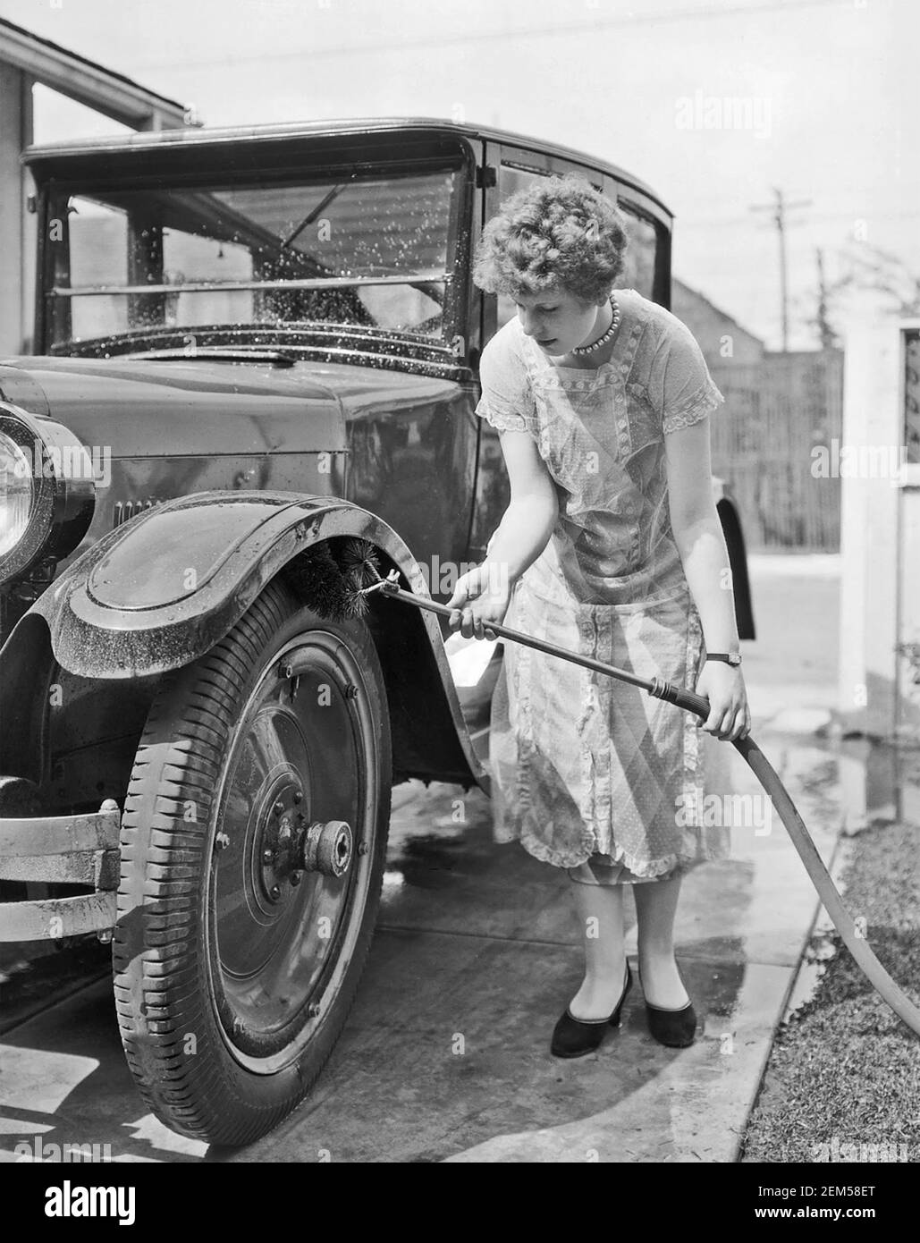 AUTOWÄSCHE in 1920s Amerika. Stockfoto