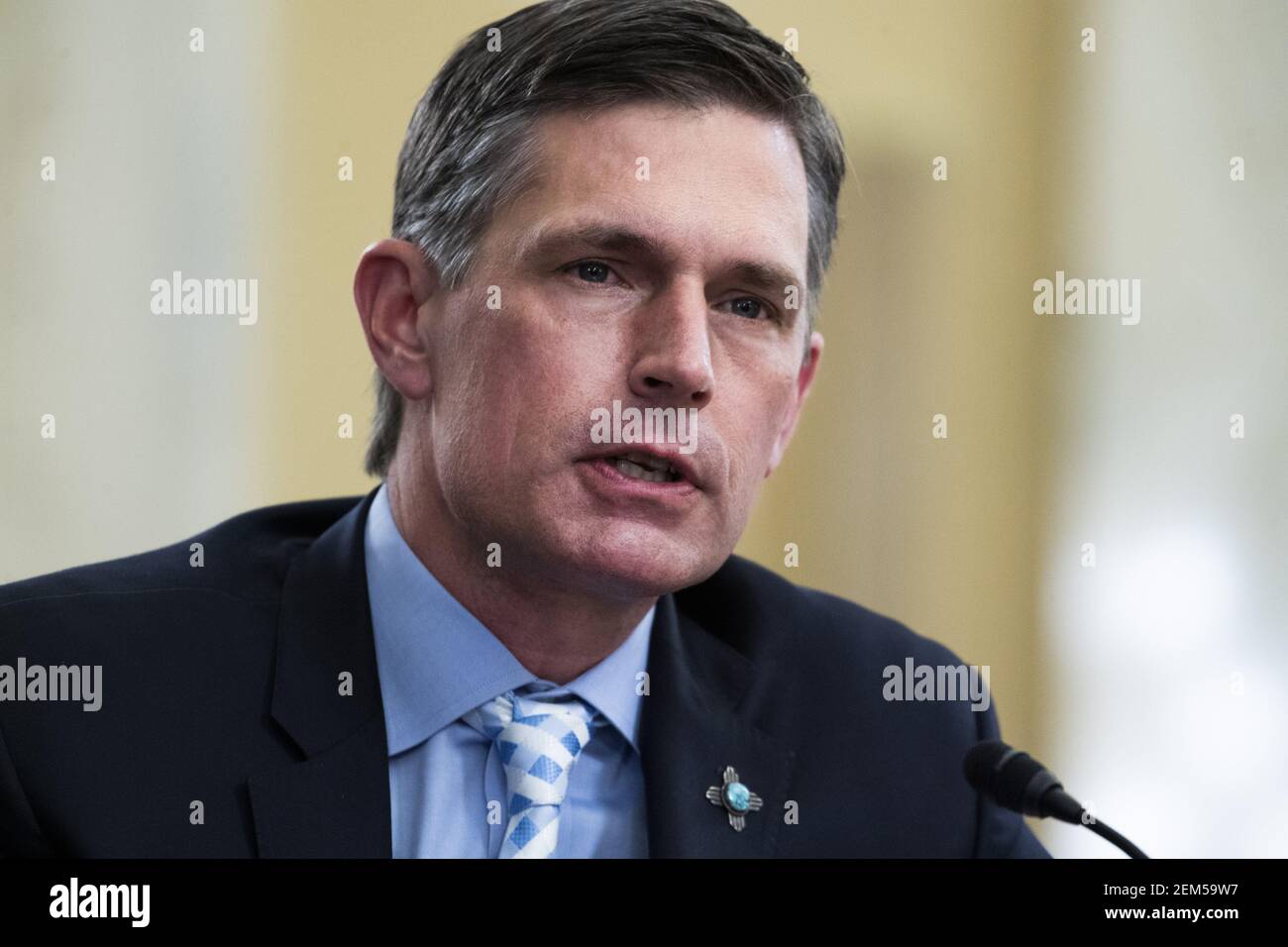 Washington, Usa. Februar 2021, 24th. Senator Martin Heinrich, D-N.M., fragt William Burns, Nominierter für den Direktor der Central Intelligence Agency, während seiner Bestätigungsverhandlung des Senate Select Intelligence Committee im Russell Senate Office Building auf dem Capitol Hill in Washington, DC am 24. Februar 2021. Pool Foto von Tom Williams/UPI Kredit: UPI/Alamy Live Nachrichten Stockfoto