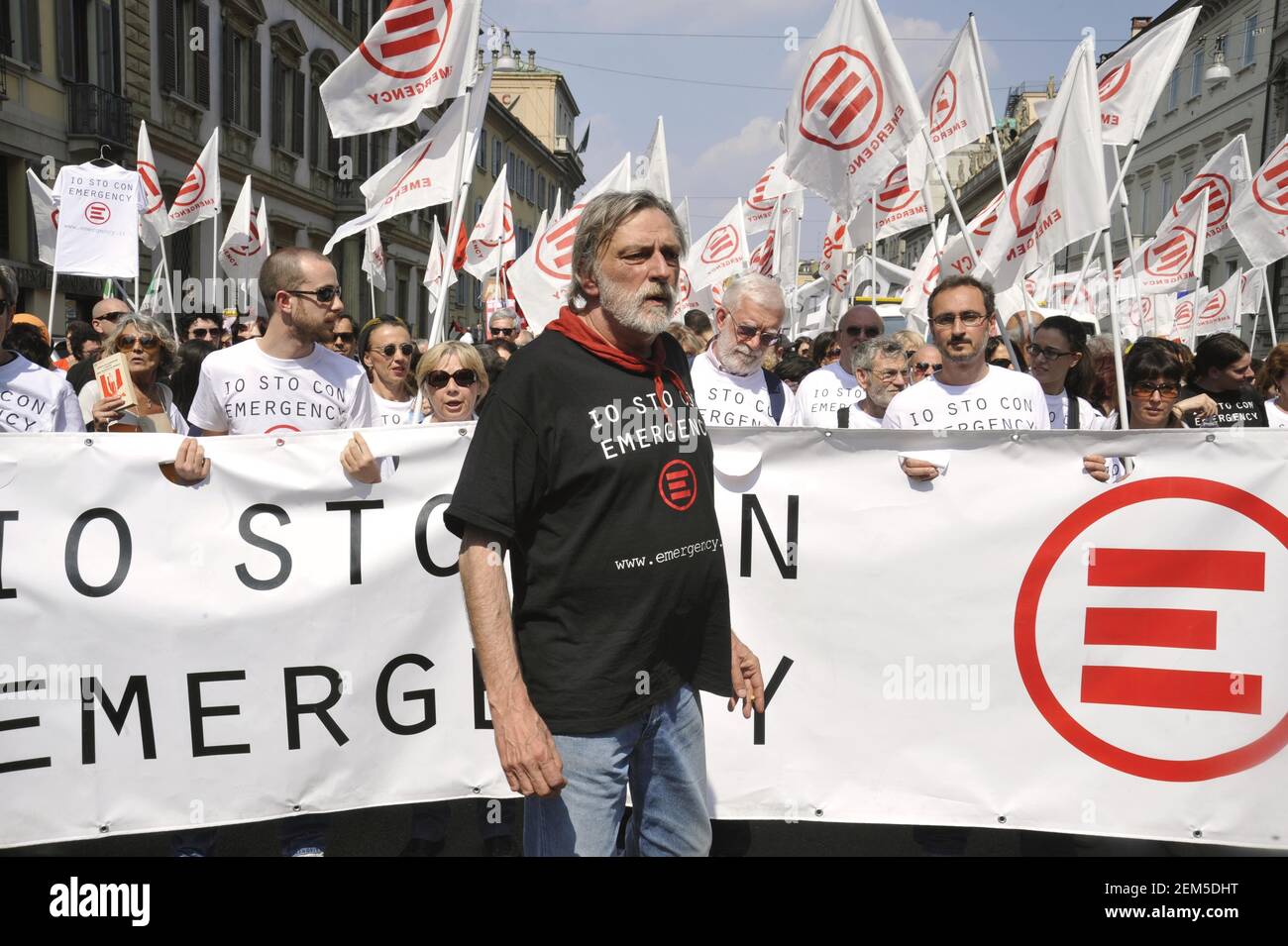 Demonstration vom 25. April, Jahrestag der Befreiung Italiens vom Nazifaschismus; Gino Strada, Gründer der humanitären Organisation Emergency Stockfoto