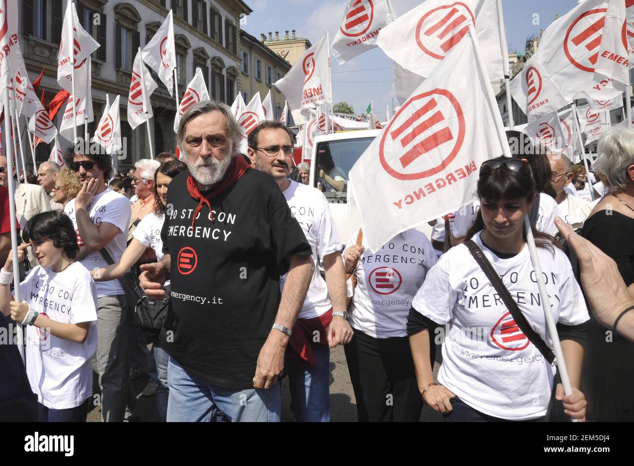 Demonstration vom 25. April, Jahrestag der Befreiung Italiens vom Nazifaschismus; Gino Strada, Gründer der humanitären Organisation Emergency Stockfoto