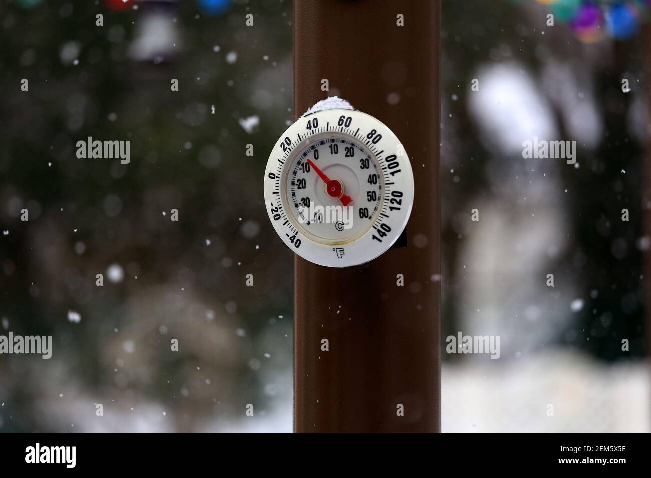 Hinterhof-Thermometer Long Island New York Stockfoto