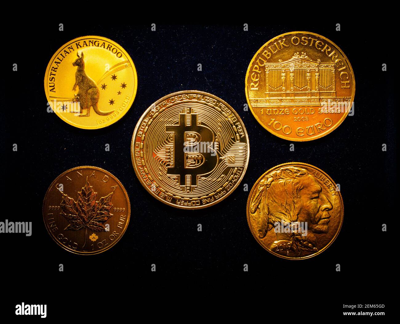 Was könnte wertvoller sein als ein 'Bitcoin'! Es sieht aus wie eine 1oz solide Goldmünze. Stockfoto